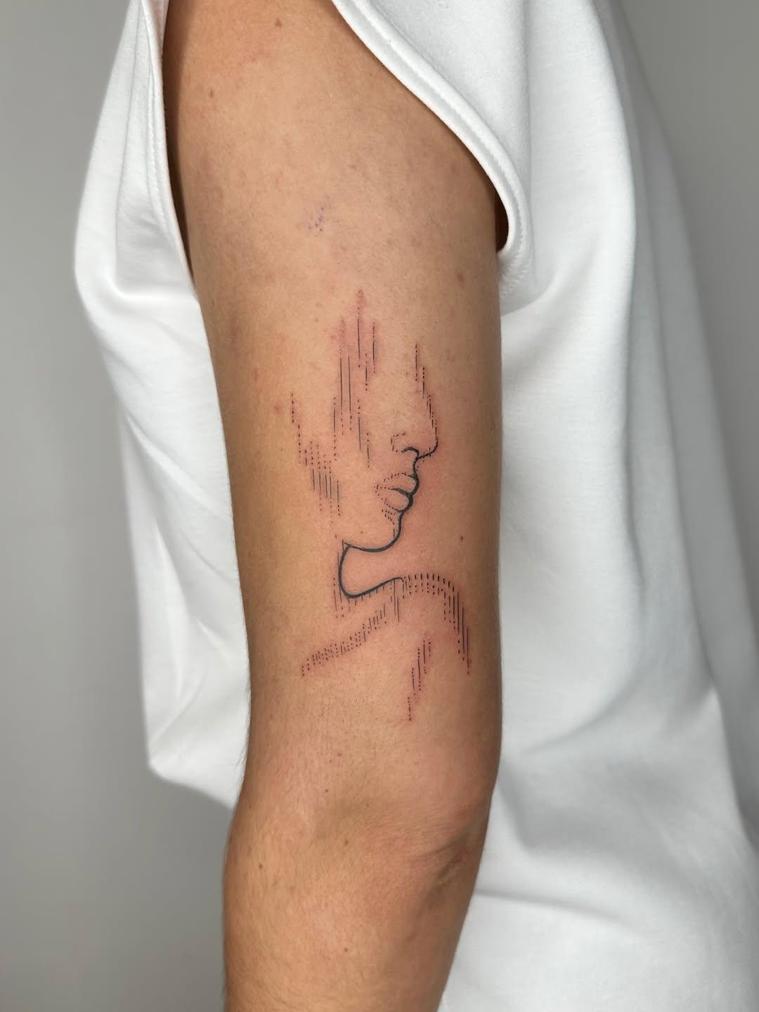 Tatouage Portrait pointilliste — mowgli.tattoo