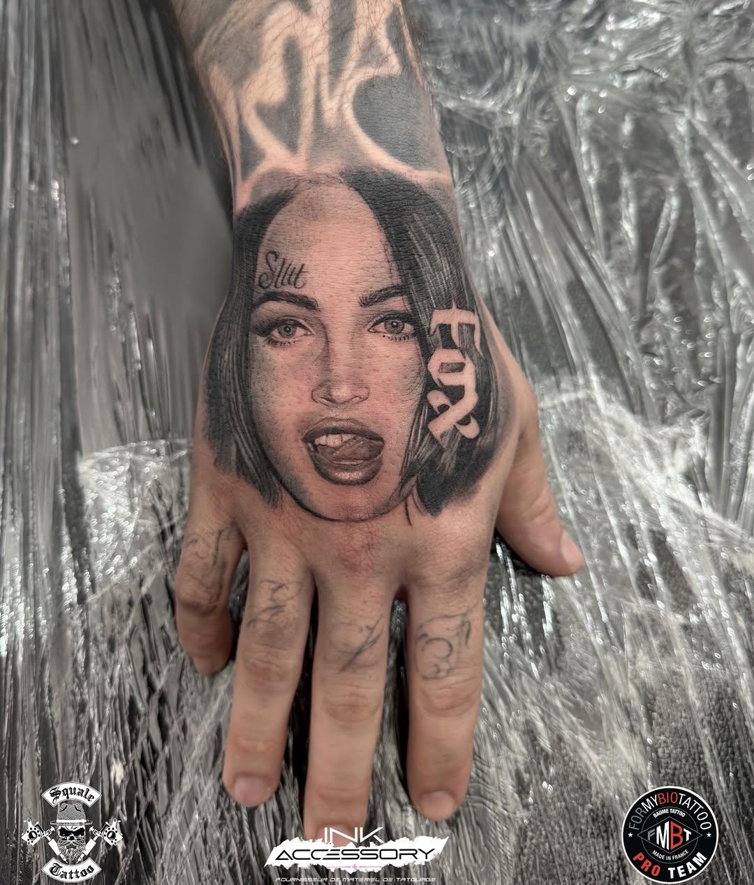 Tatouage Portrait femme avec lettrage — pascal_squaletattoo