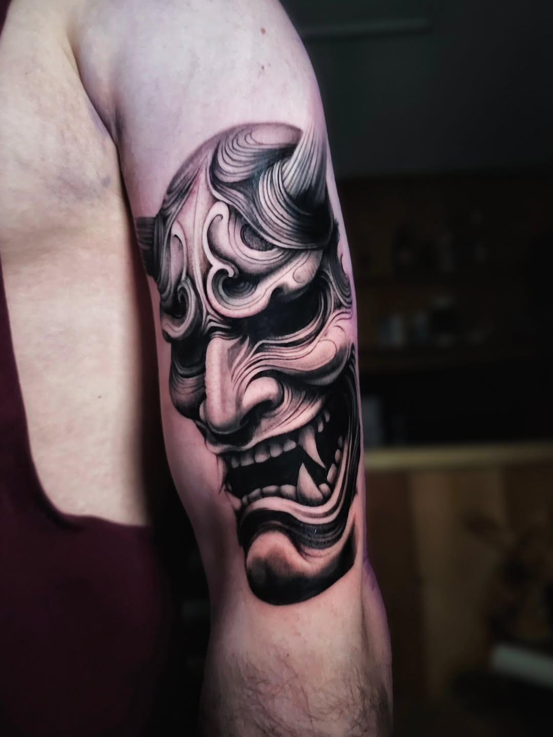 Premier tatouage réaliste black & grey — el_migalito