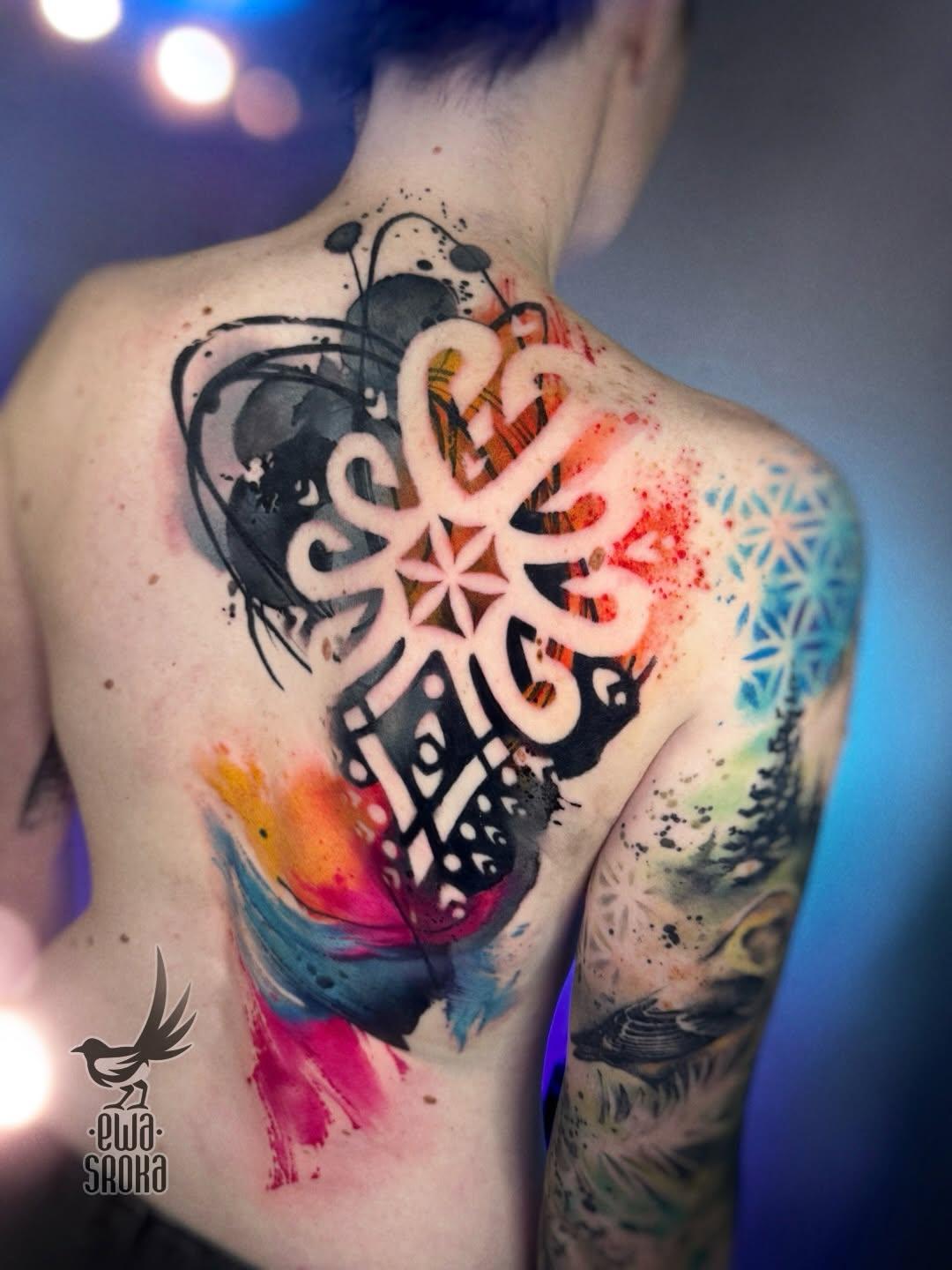 Tatouage composition abstraite motifs montagne — ewasrokatattoo