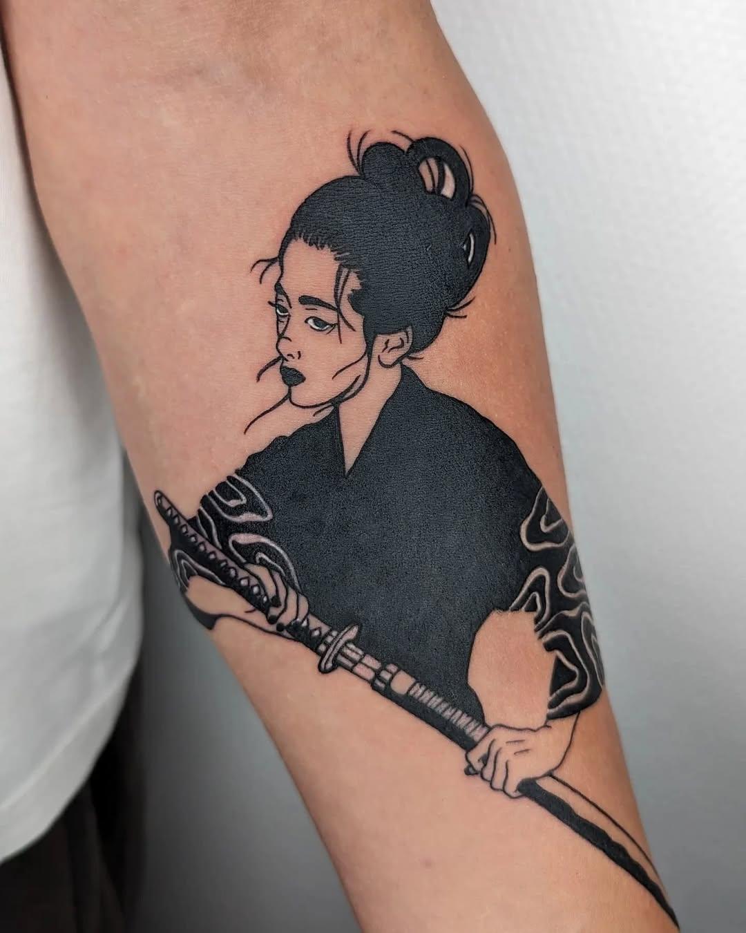Tatouage portrait femme samouraï — rouge.tattoo