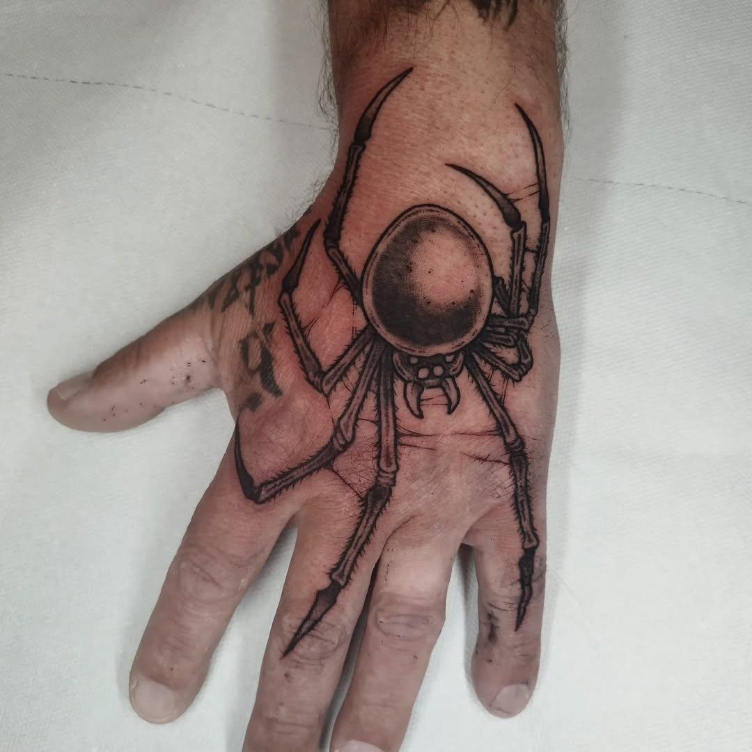 Tatouage blackwork — oyster_ttt
