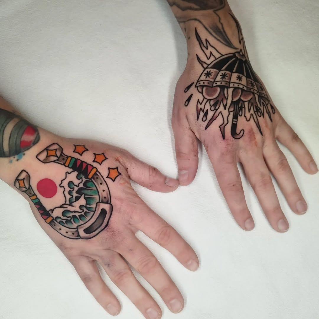 Tatouages sur les mains, traditionnel — oyster_ttt