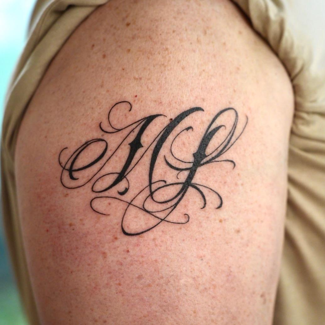 Tatouage lettrage cursif — marti_noty
