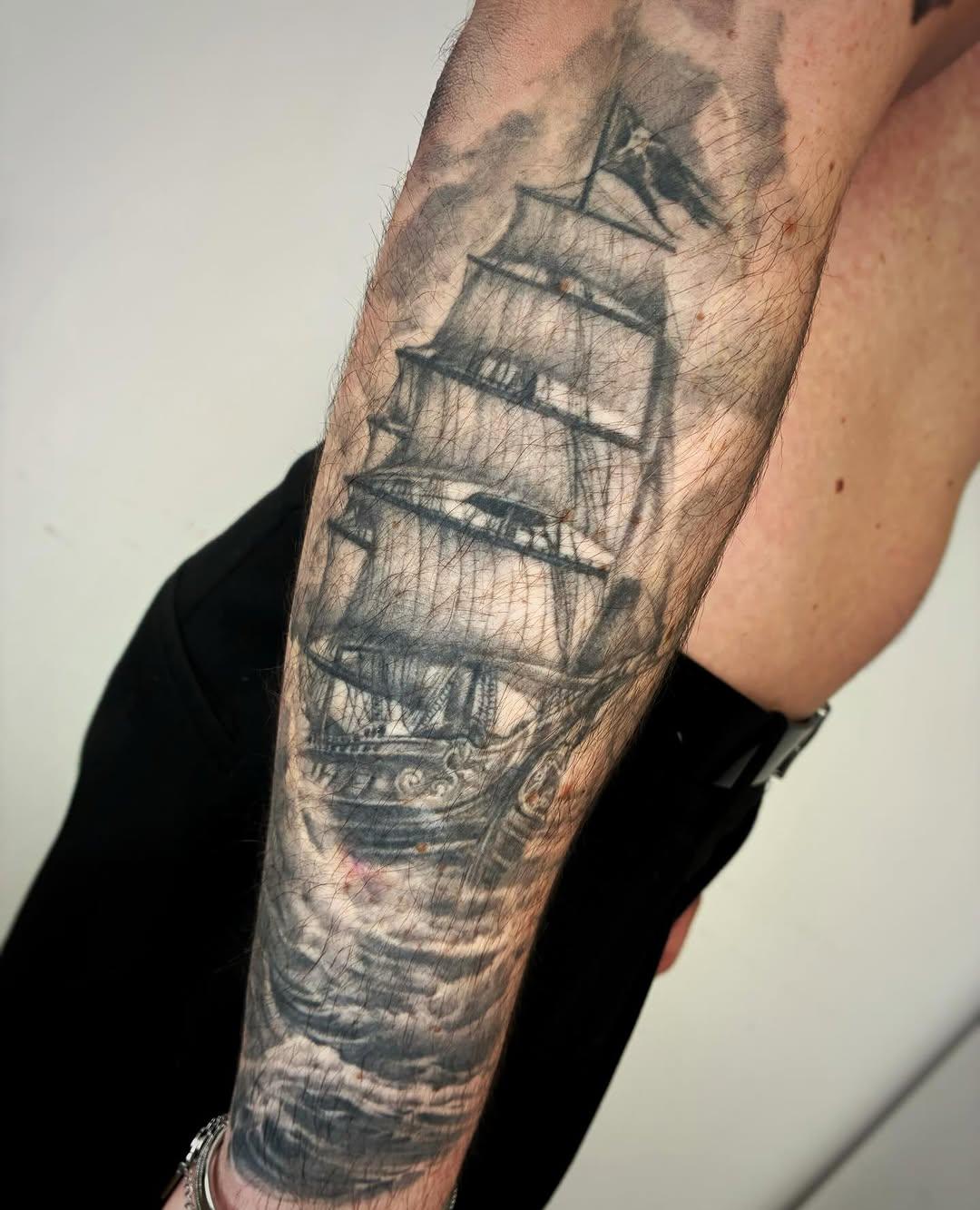 Tatouage Navire Pirate Bateau — vladmorgantattoo