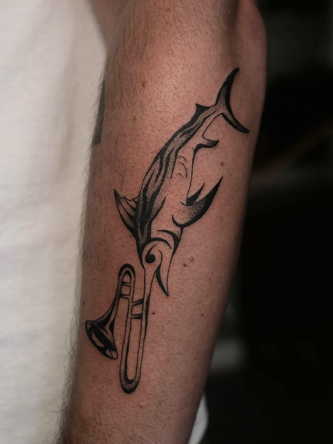 Tatouage espadon musicien — remymattei