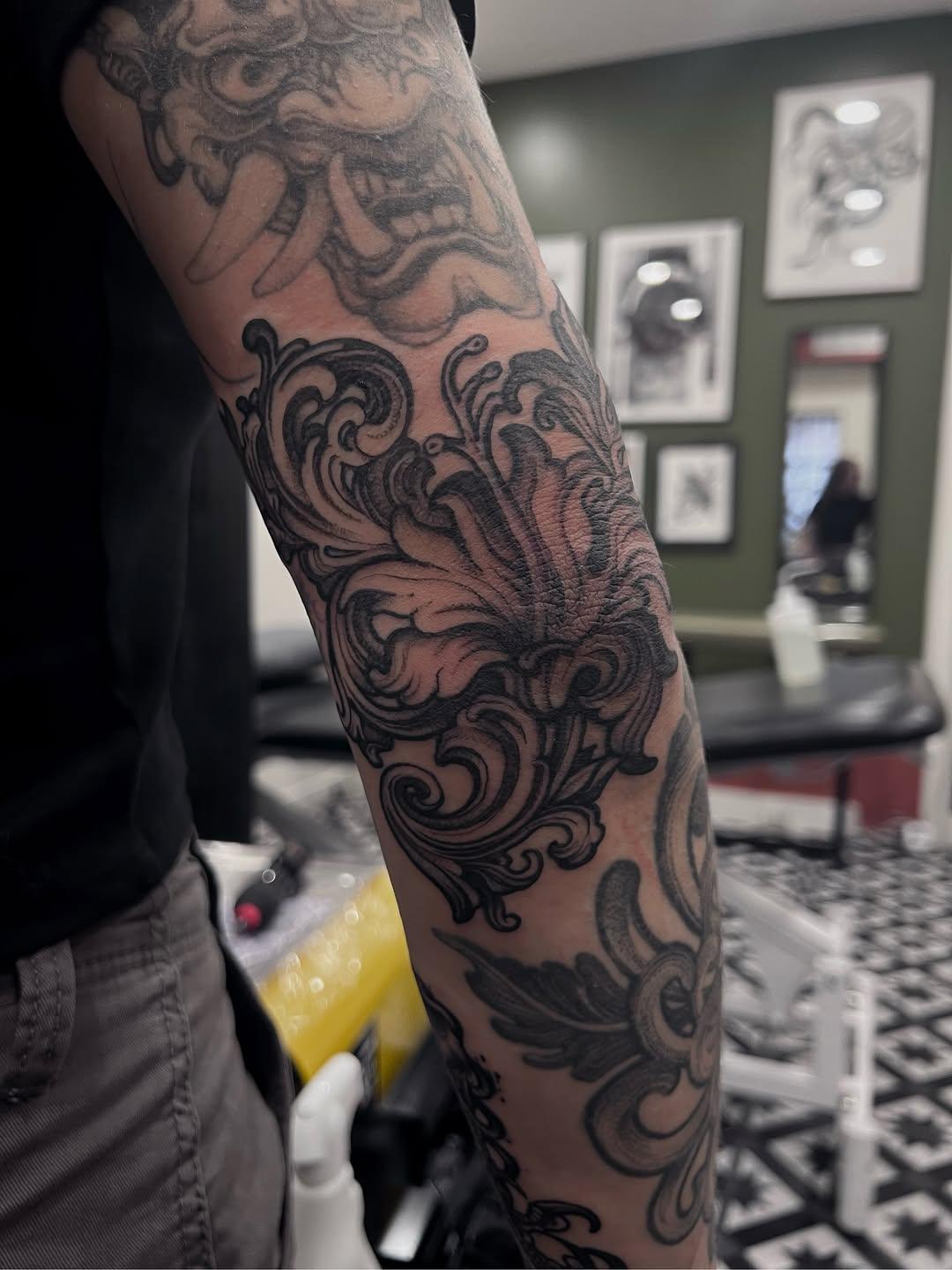 Ornemental acanthe blackwork — grofabtattoo