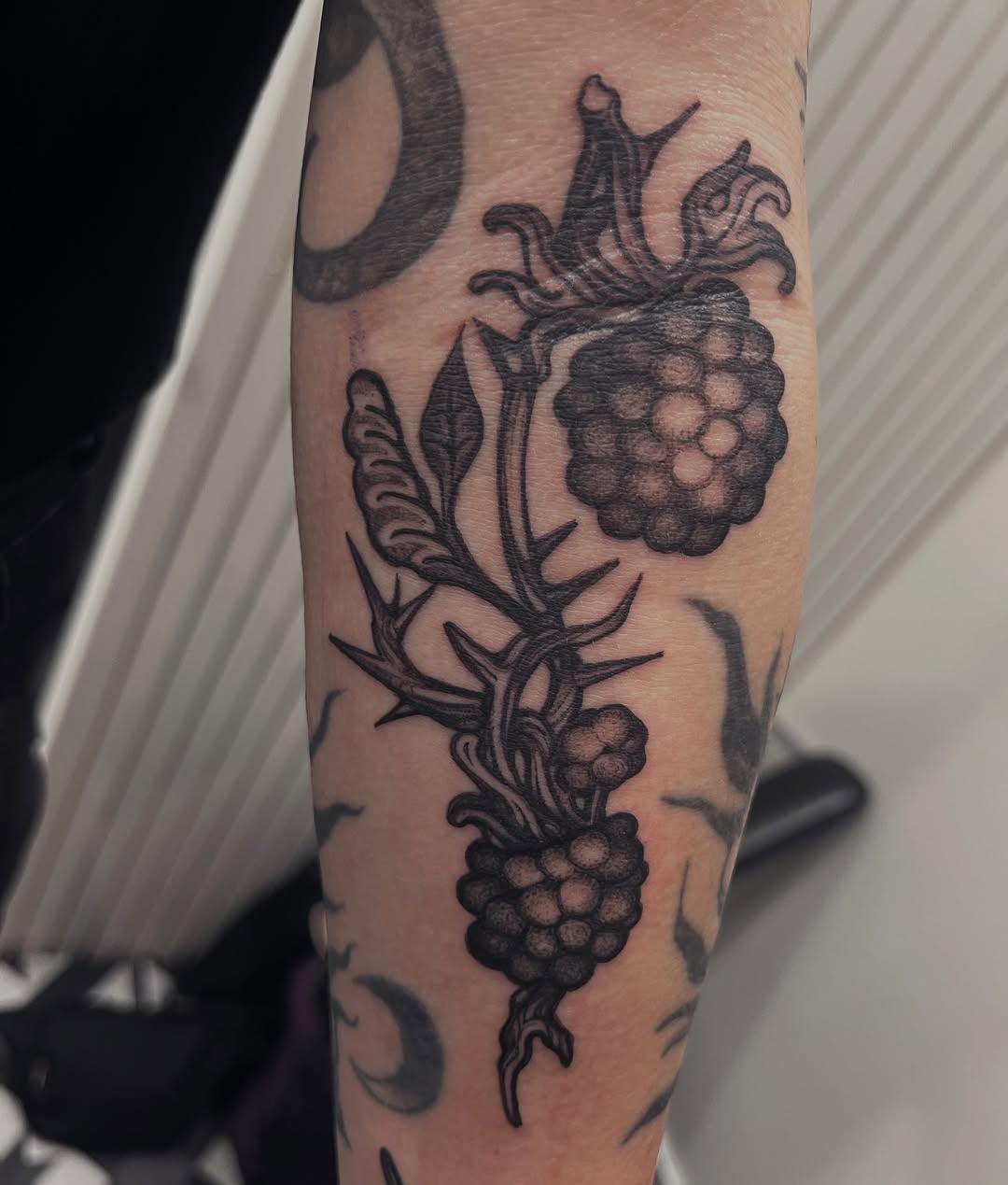 Mûres blackwork — grofabtattoo