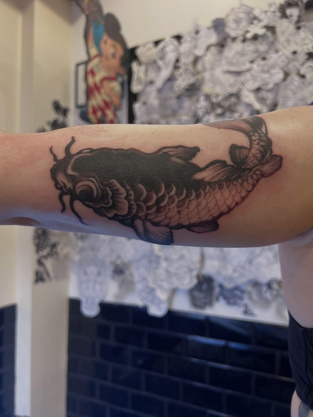 Cover koi fish blackwork — grofabtattoo
