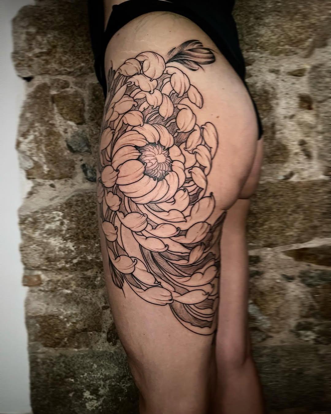 Tatouage Chrysanthème blackwork — chriss_tf