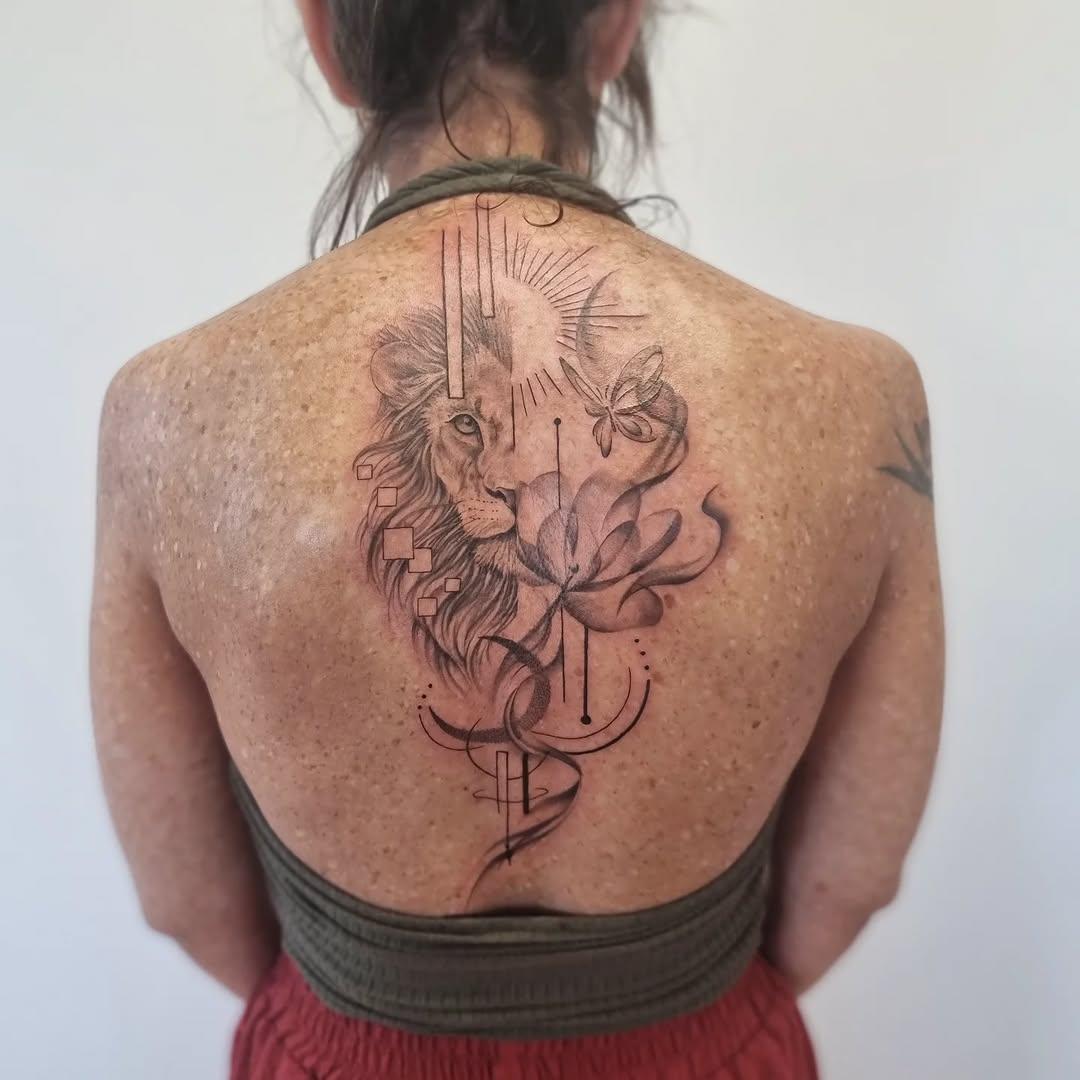Tatouage Lion papillon lune graphique — benji_laforge