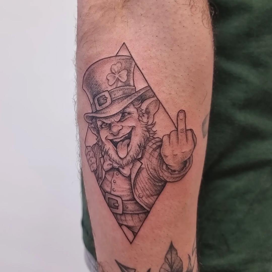 Tatouage Leprechaun Irlande — benji_laforge