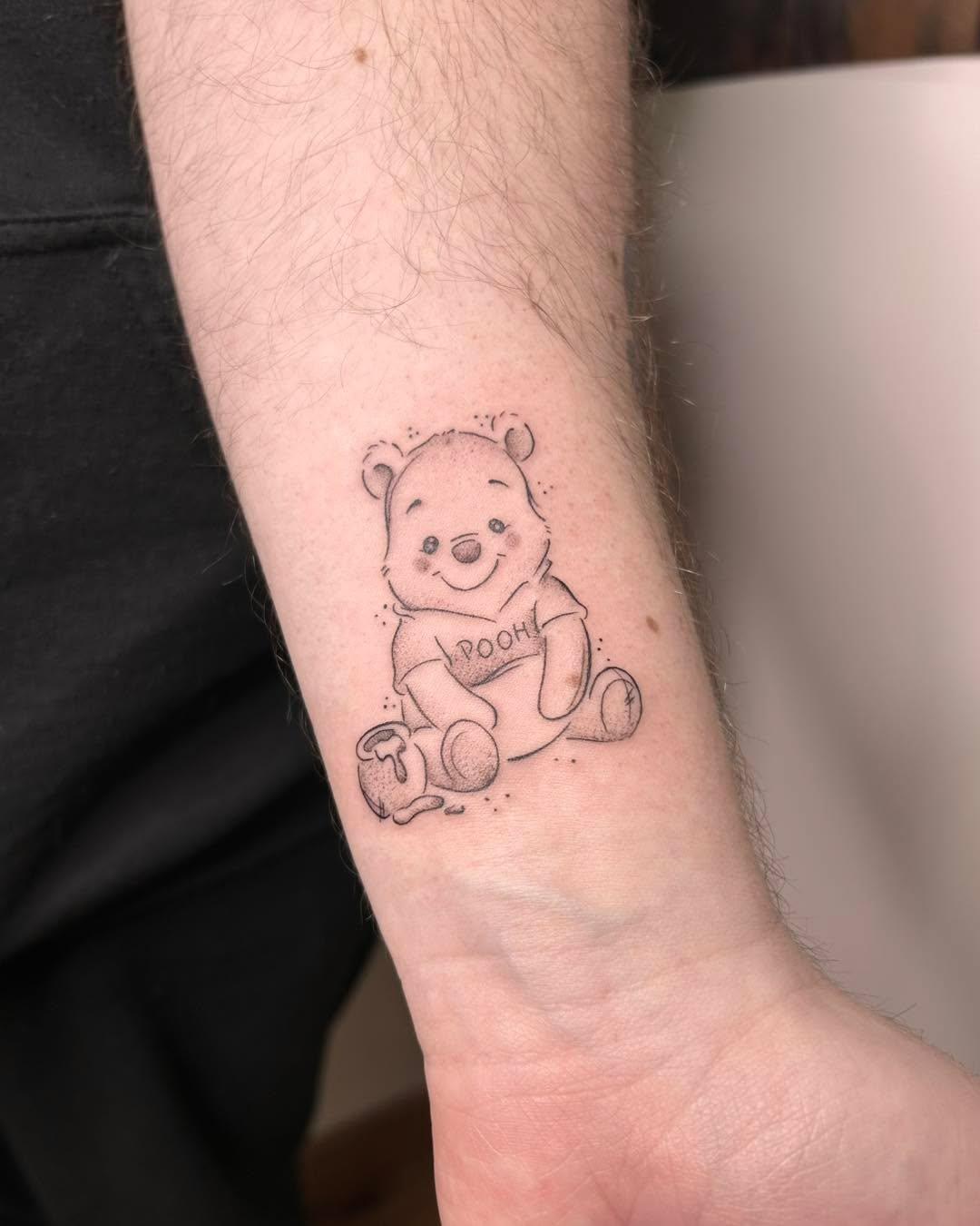 Tatouage Winnie l'ourson Disney jambe — lameduserpent