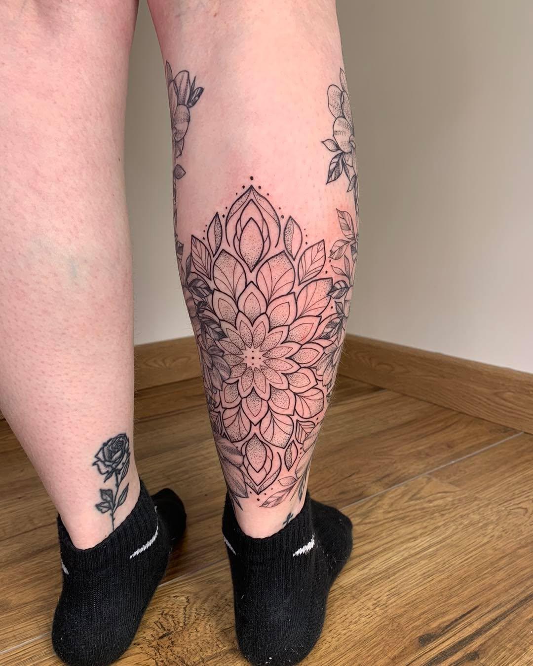 Tatouage mandala jambe — lameduserpent