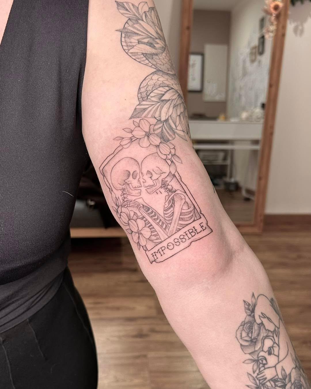 Tatouage papillon squelette avant-bras — lameduserpent
