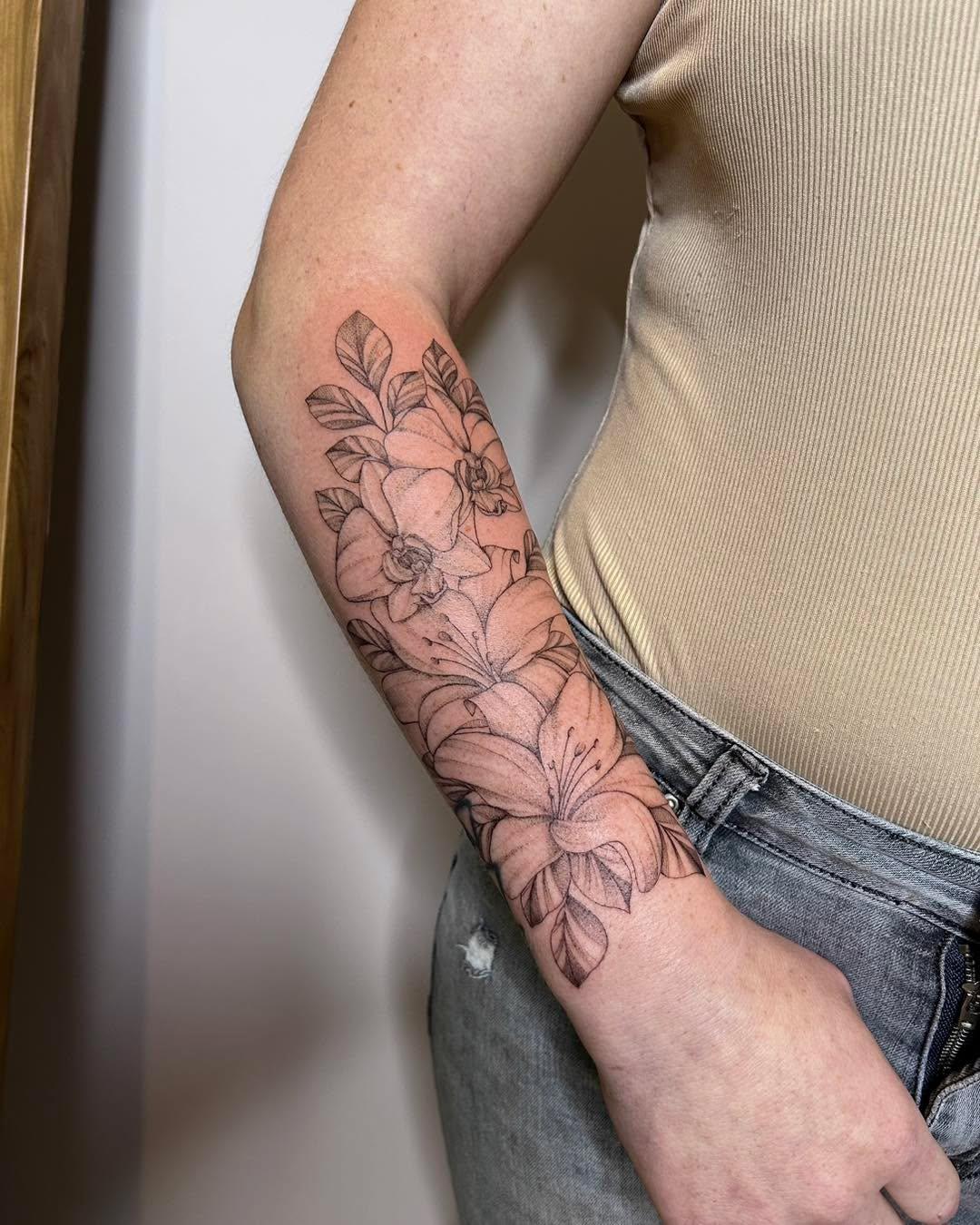 Tatouage fleurs avant-bras — lameduserpent
