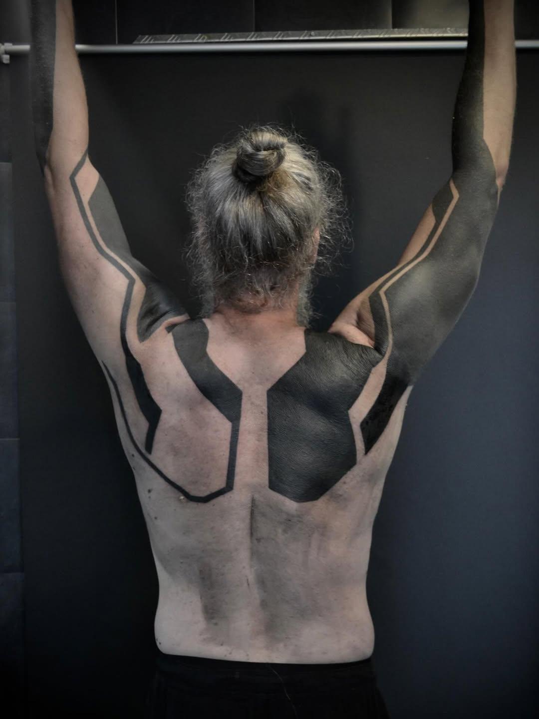 Tatouage design asymétrique flow — ninoartwork