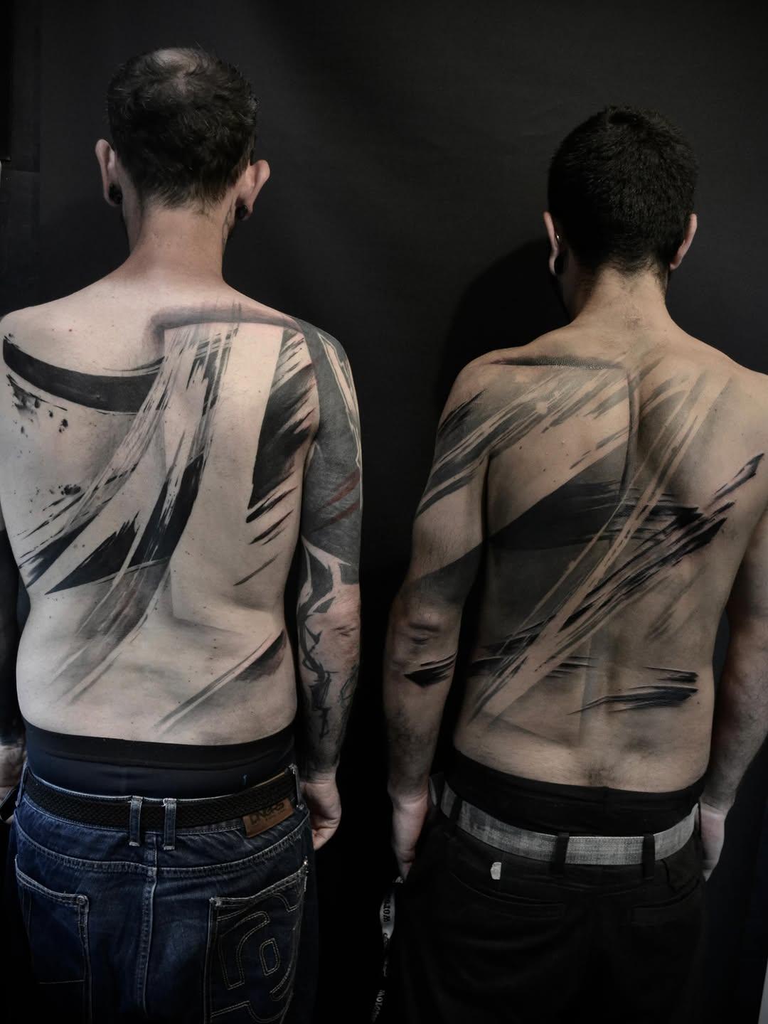 Tatouage design brush symétrique dos — ninoartwork