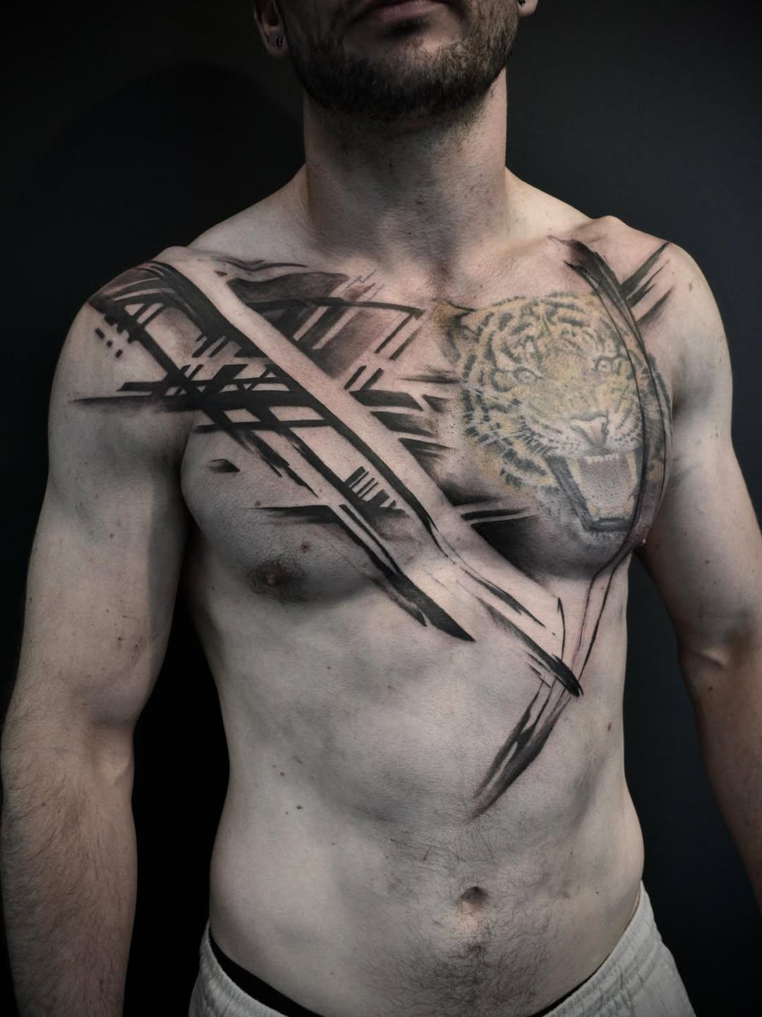 Tatouage motifs géométriques abstrait poitrine — ninoartwork