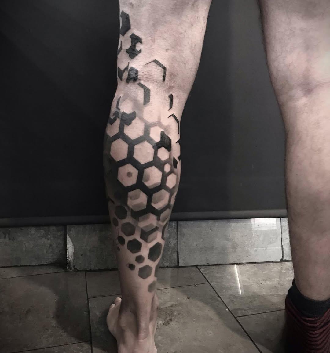 Tatouage motif alvéolé géométrique — ninoartwork