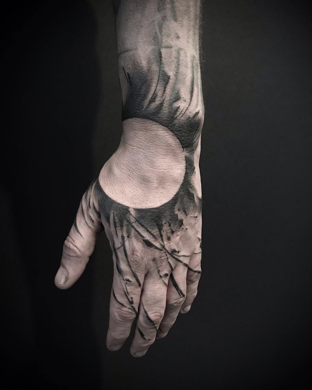 Tatouage éruption solaire abstrait — ninoartwork