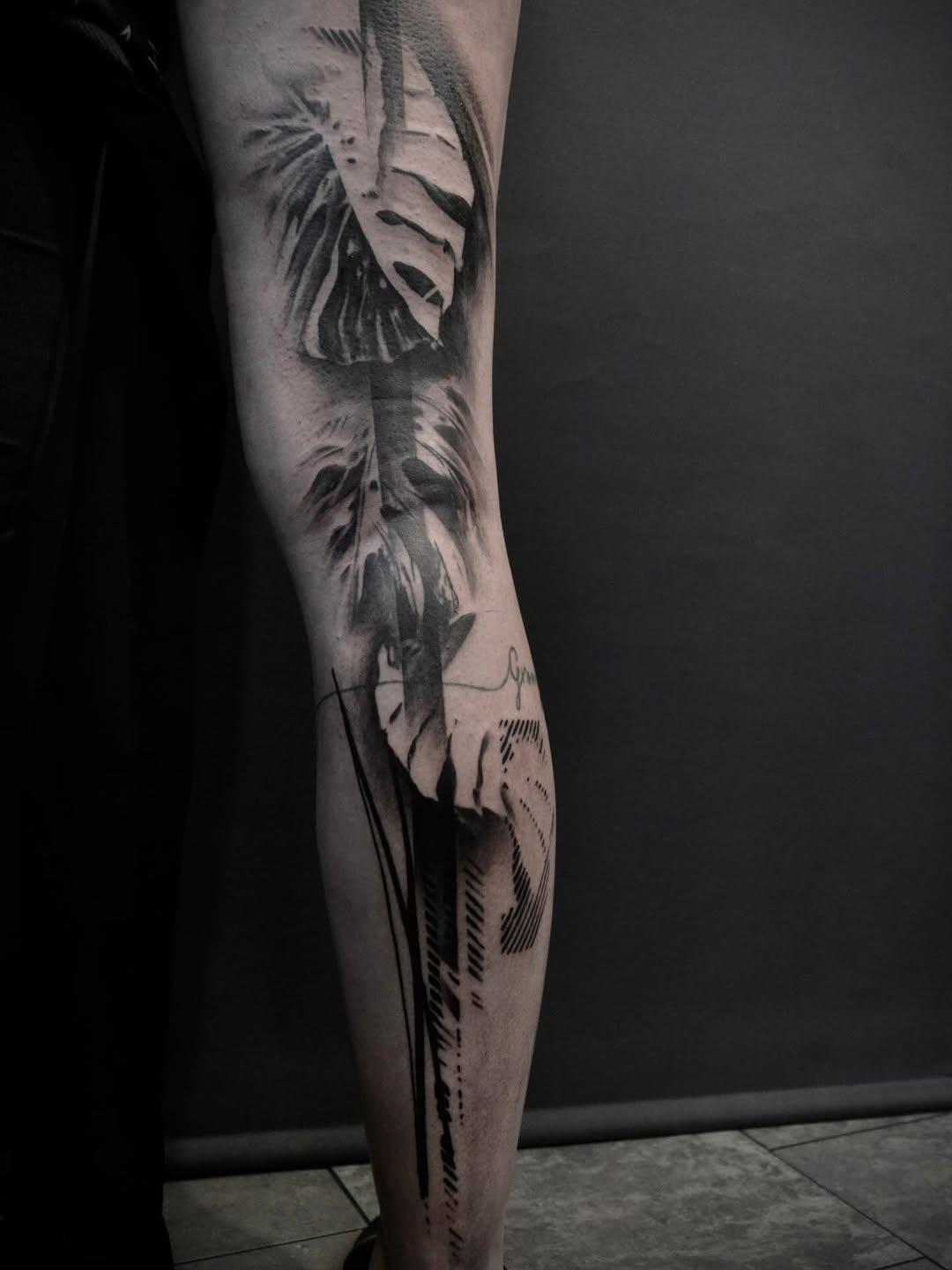 Tatouage feuille monstera jambe — ninoartwork