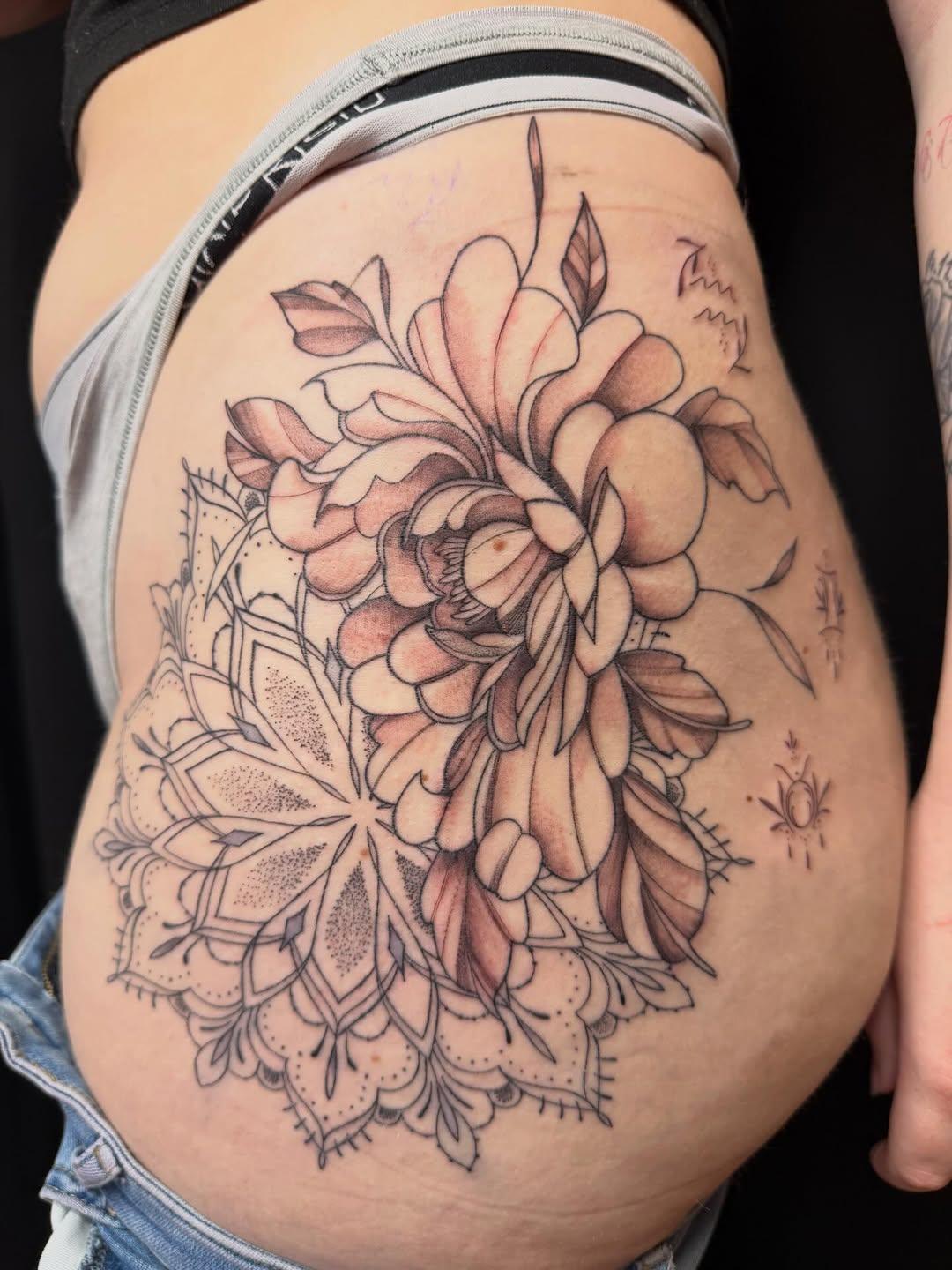 Projet fine line floral — lulu.tattooart