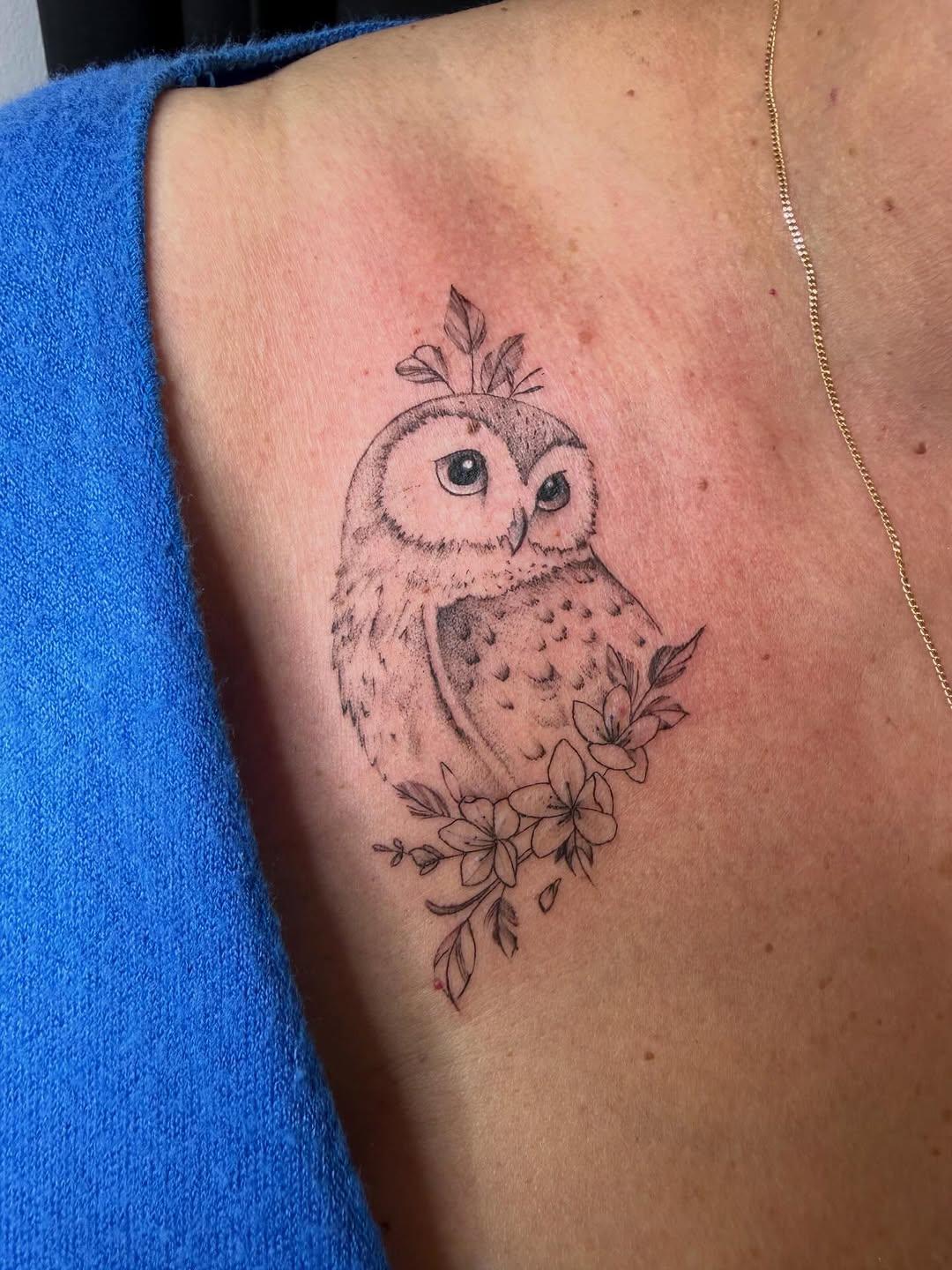 Chouette fine line — lulu.tattooart