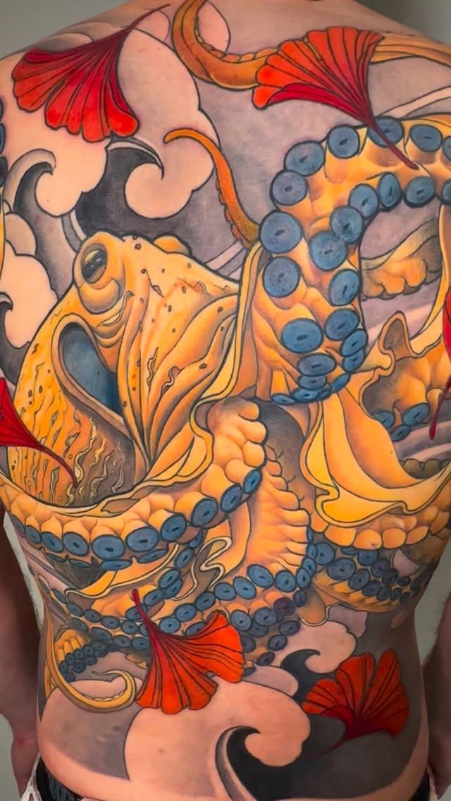 Tatouage Pieuvre backpiece fond japonais — henriktattoo
