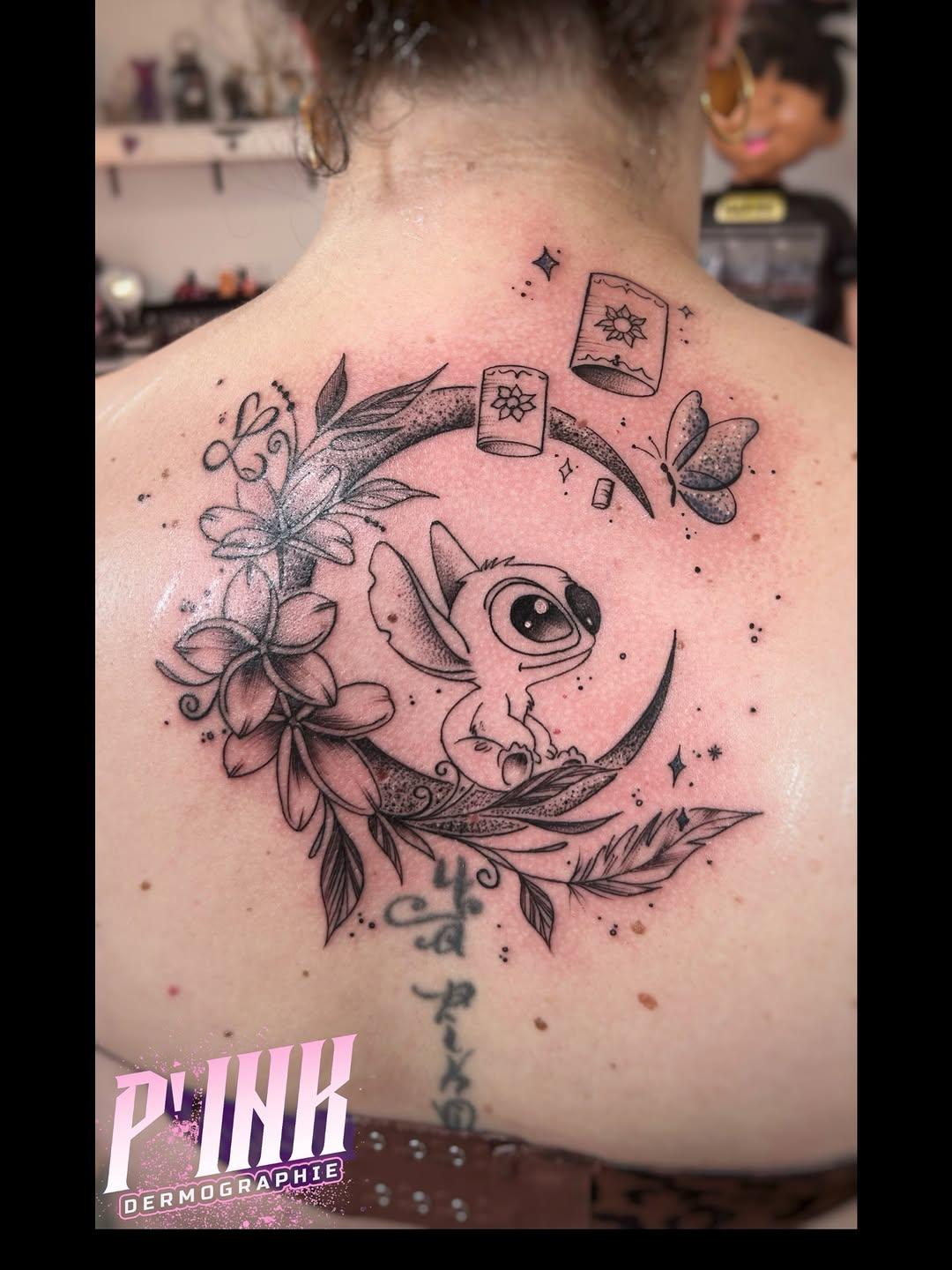 Tatouage Lune florale Stitch dos — pinkdermographie