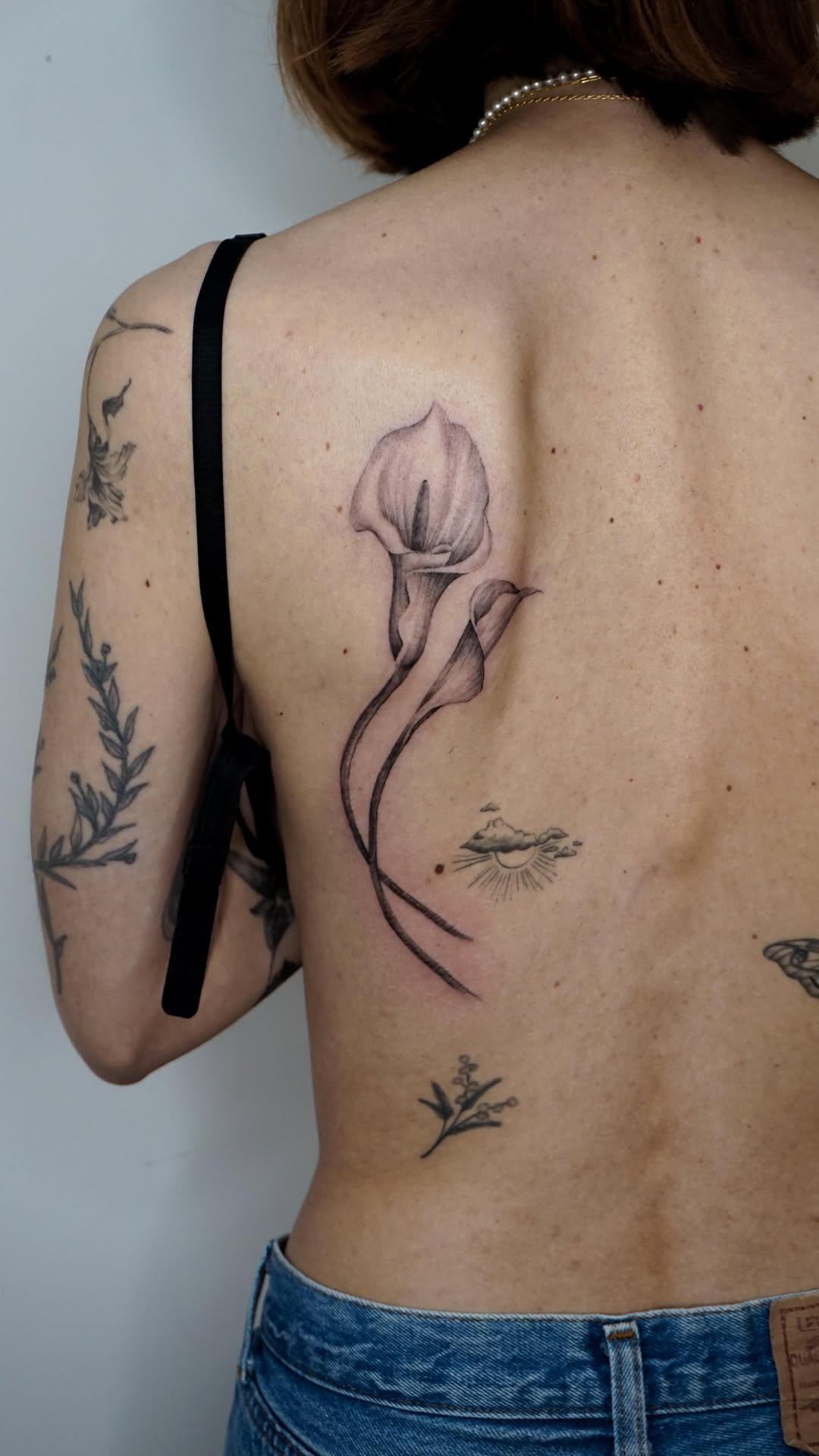 Flash fleurs blackwork adopté — fragments_by_maddie