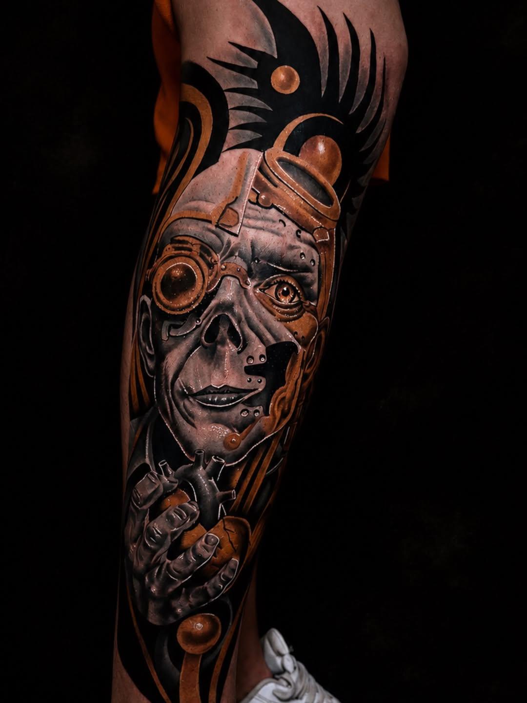 Inner Corruption, cyberpunk réaliste black & grey — denis_carvalho_tattoo