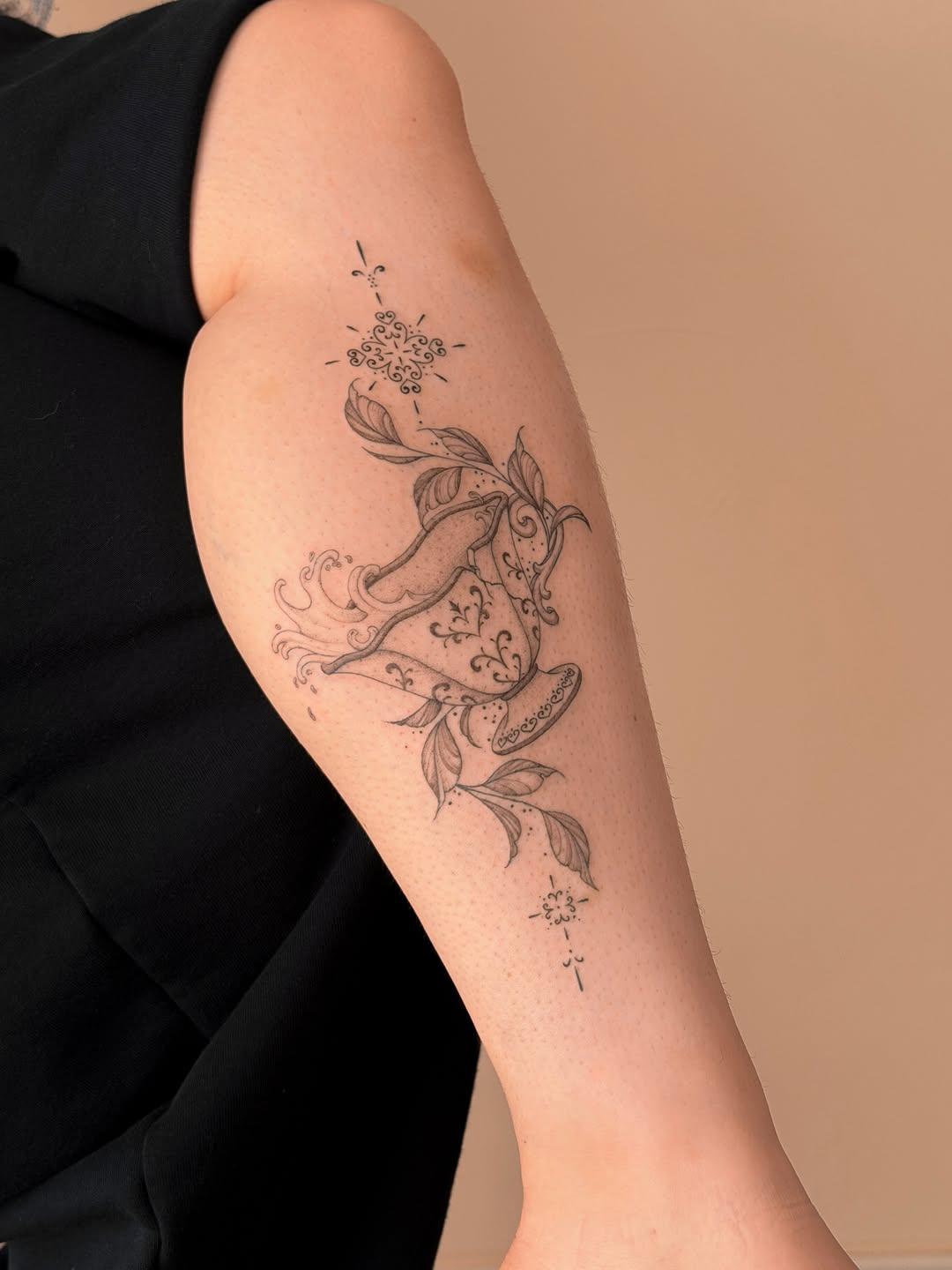 Tatouage Flash avec ornements bras — opetiteslignes
