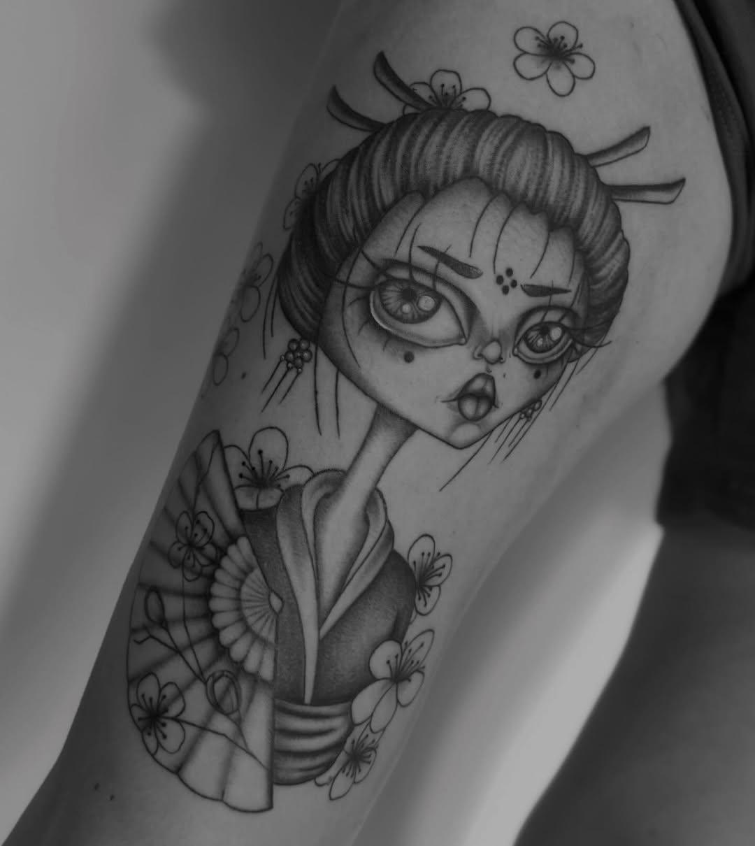 Tatouage Visage fille avec fleurs — laveinenoiretattooshop