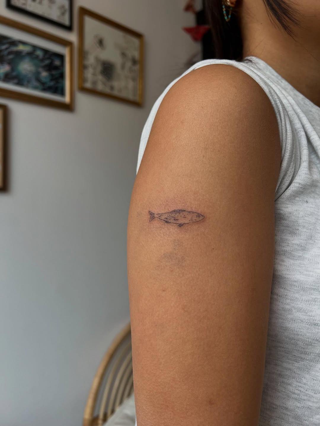 Poisson fine line — sodiumchloride_tattoo