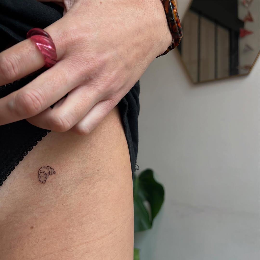 Composition fine line (croissant, fleur, coquillage) — sodiumchloride_tattoo