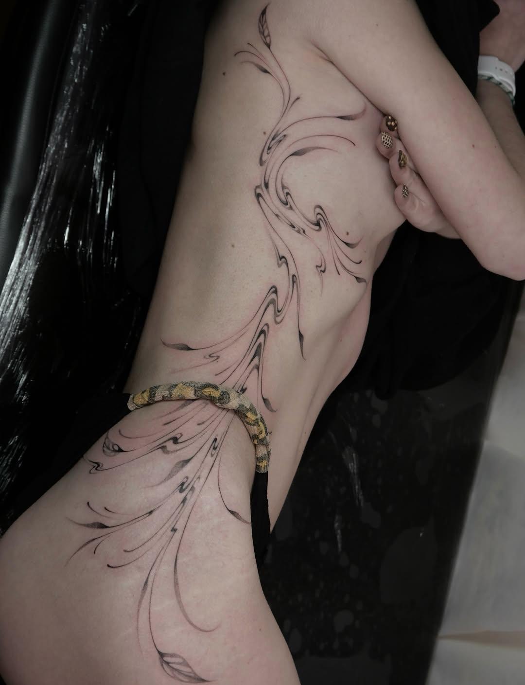 Tatouage fine line — duyen.tattoo