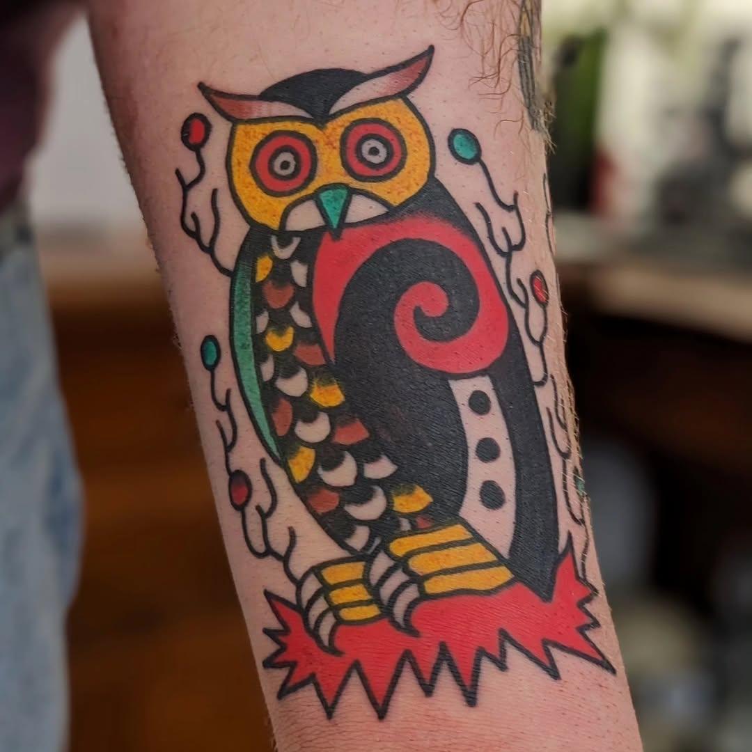 Tatouage traditional couleur réalisé en guest — rosariotattooer