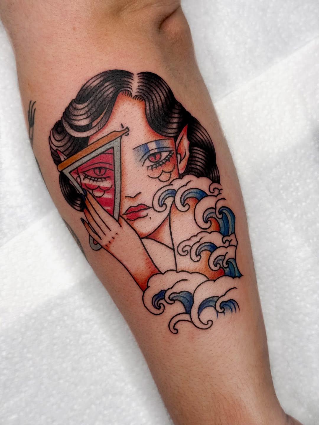 Sirène avec dérive de surf, couleur — lumi.tattoo