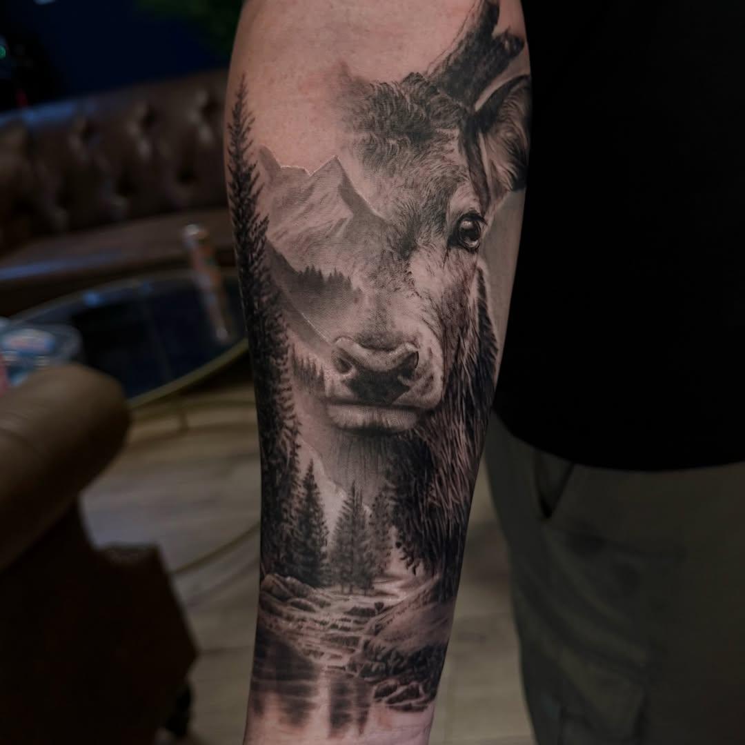 Avant-bras animalier réaliste black & grey — veyzart_tattoo