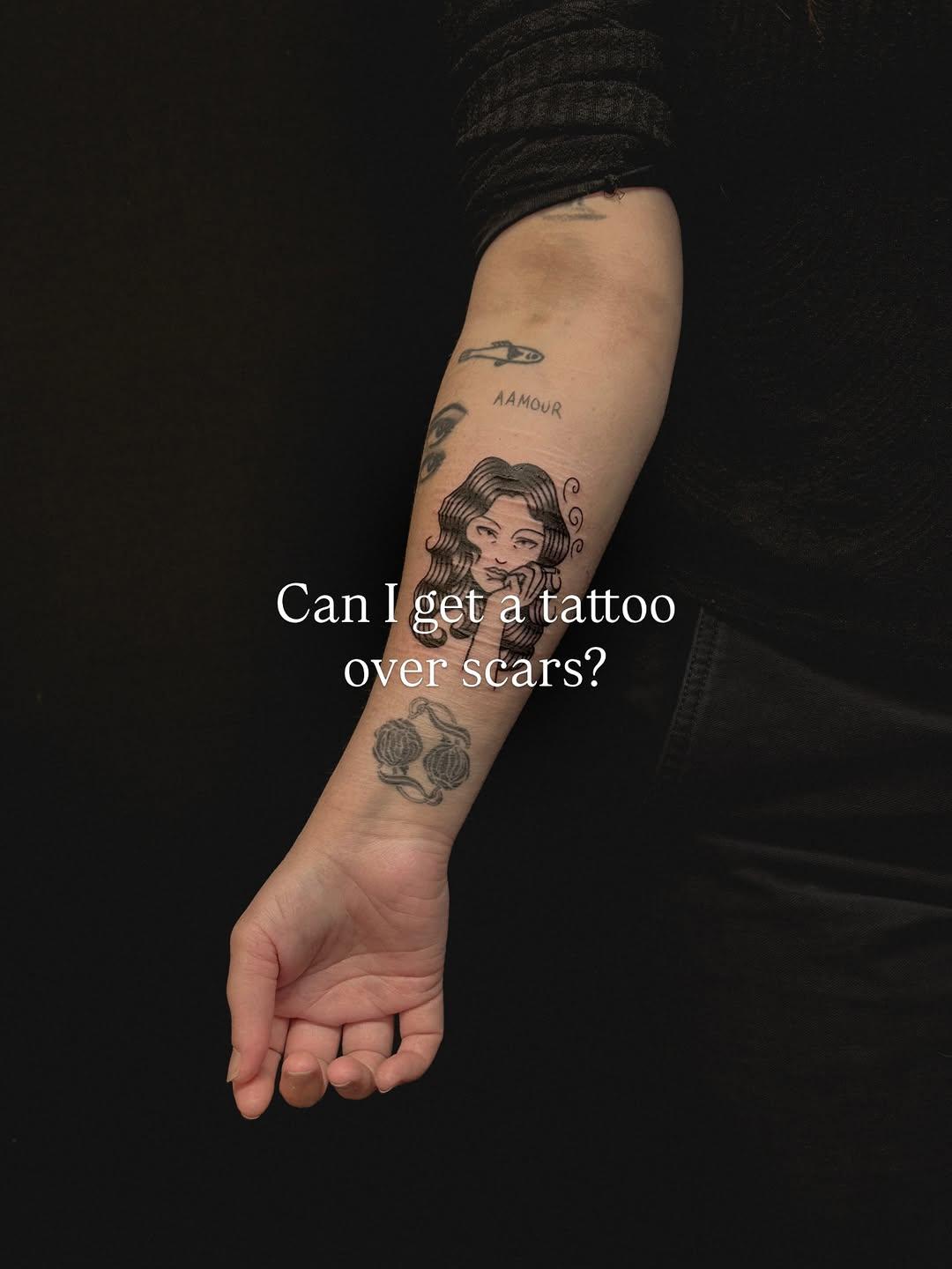 Tatouage composition avant-bras variée — laguepetattoo