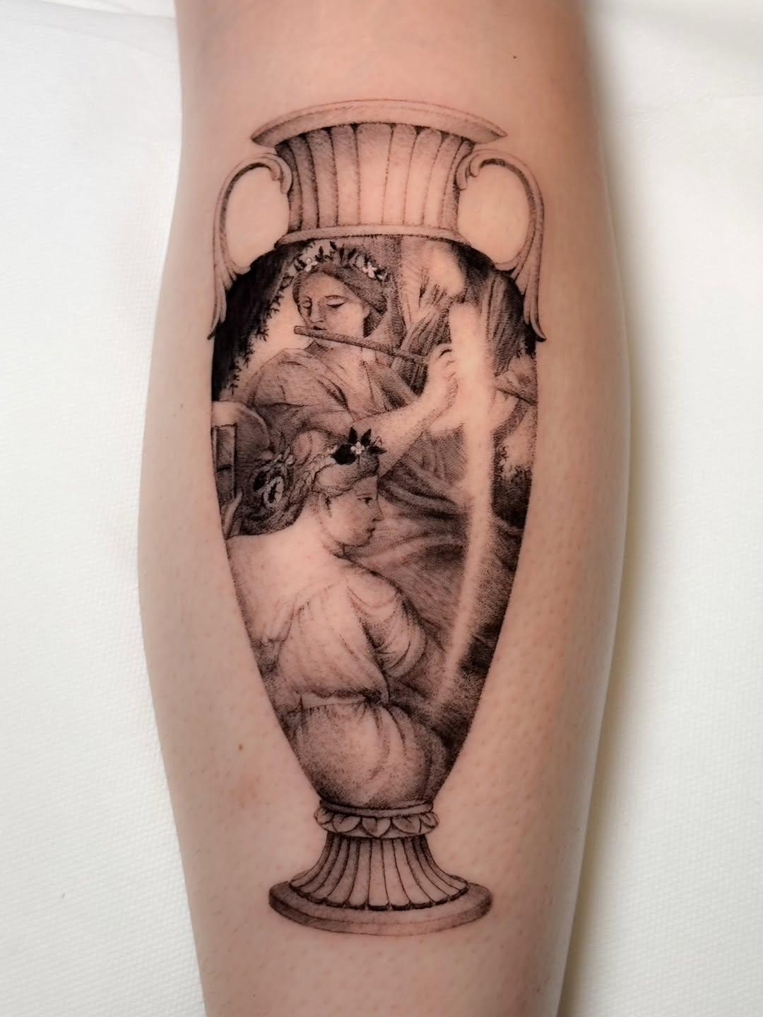 Tatouage Vase avec Muses — l2utattoo