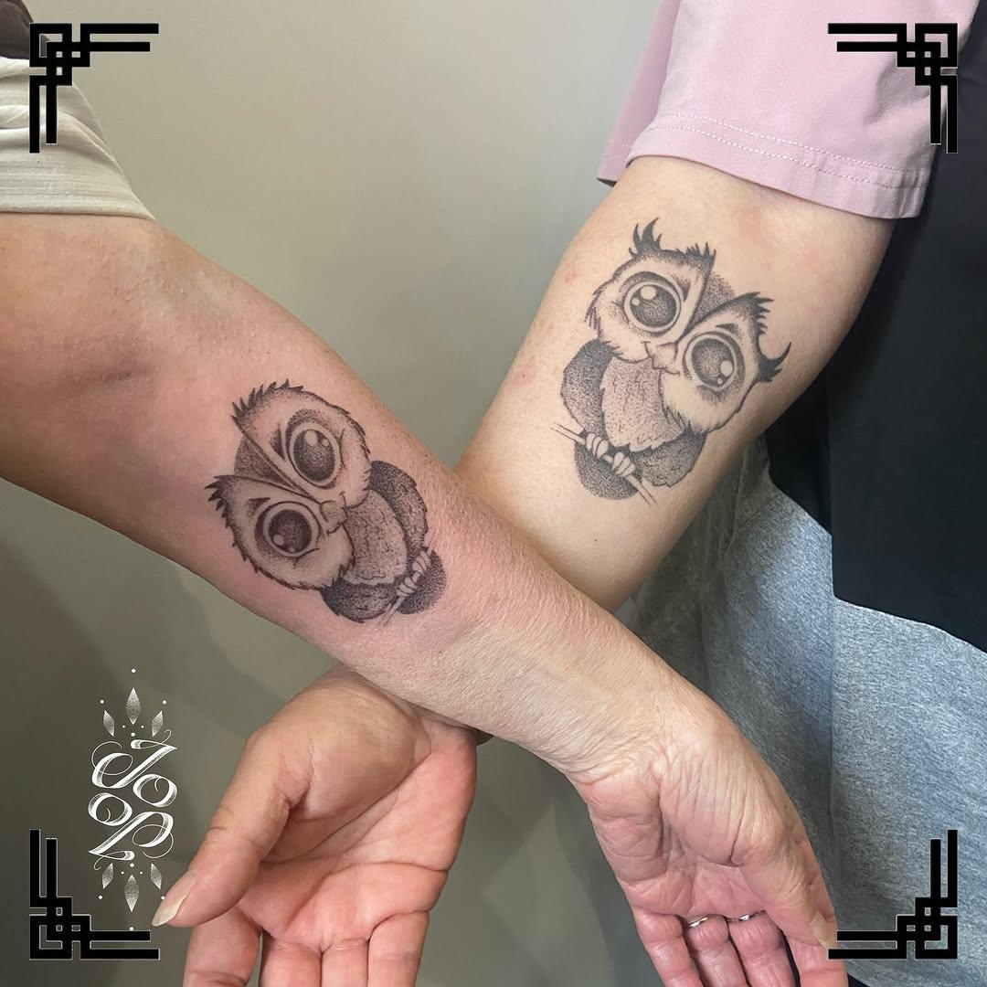 Tatouages dotwork mère-fille — jojo.lemondedutatoueur