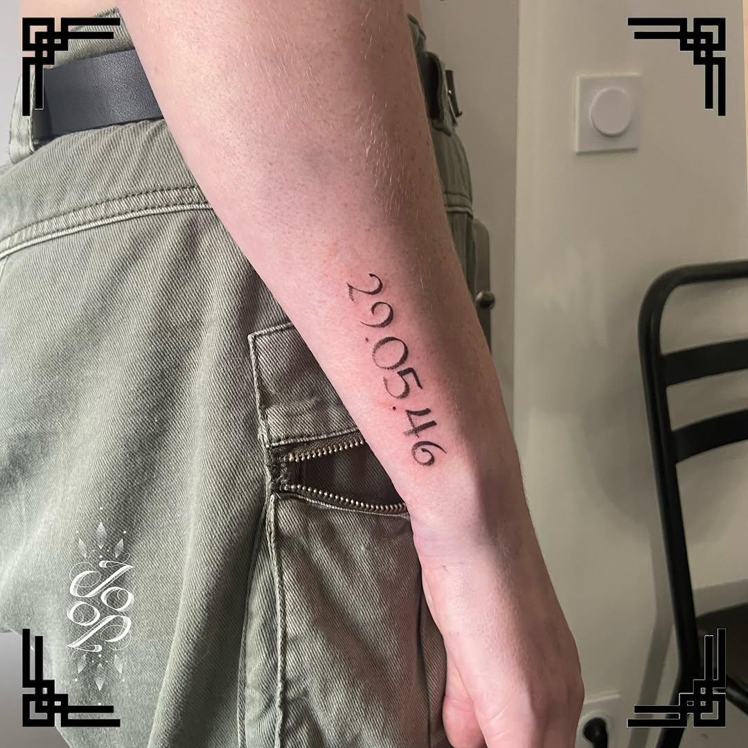 Tatouage dotwork ornemental — jojo.lemondedutatoueur