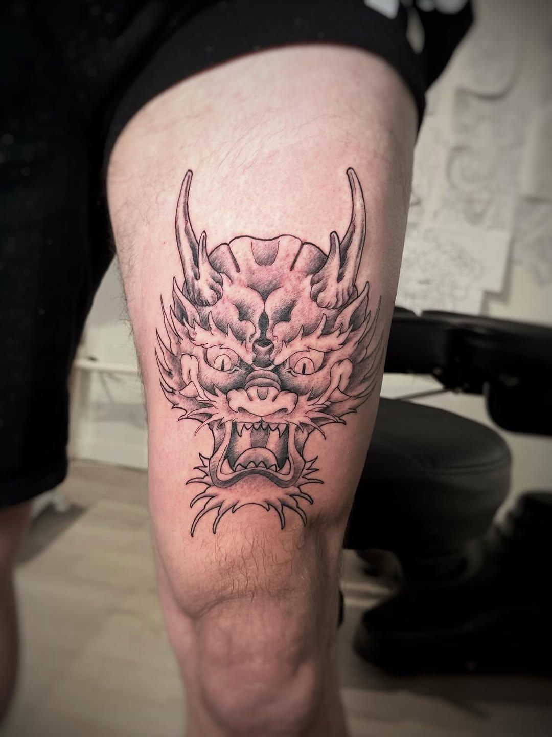 Dragon de face néo-japonais — la.main.froide