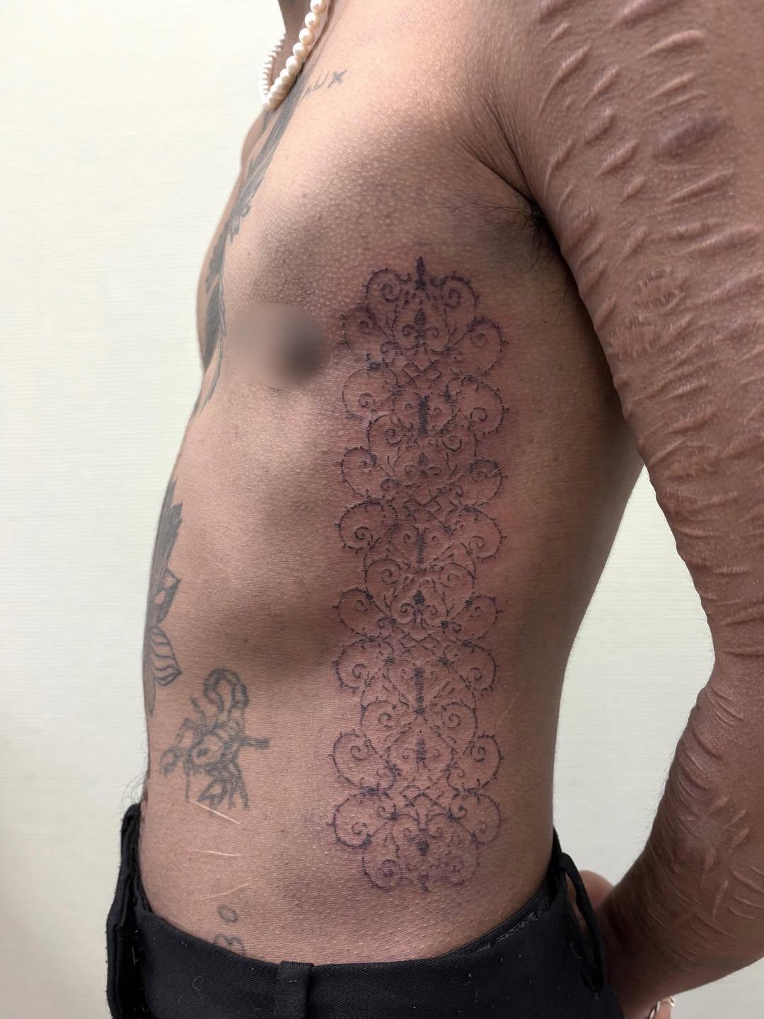 Projet fausse symétrie fine line — jeannot_tattoo