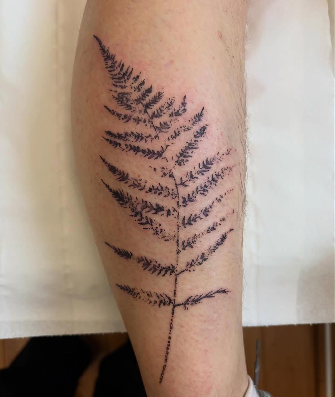 Tatouage romantique fine line — jeannot_tattoo