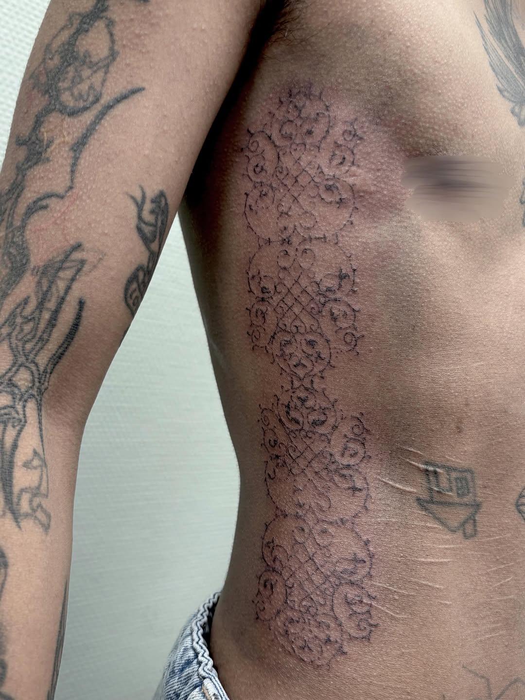 Tatouage romantique fine line — jeannot_tattoo