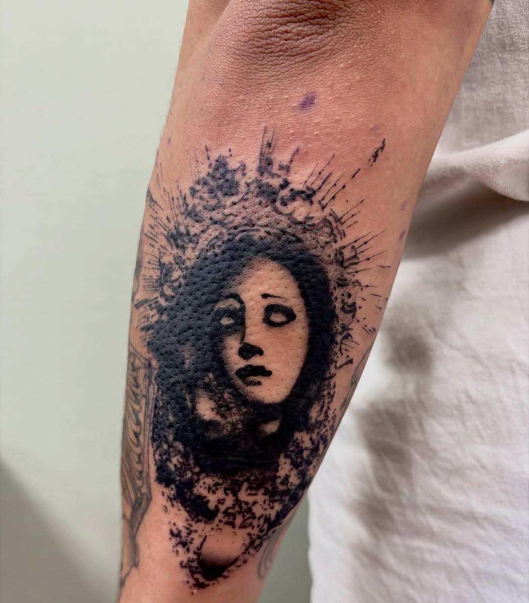 Tatouage romantique fine line — jeannot_tattoo