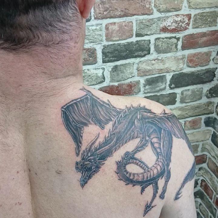 Tatouage dragon dos — d_aiguilles_et_d_encres